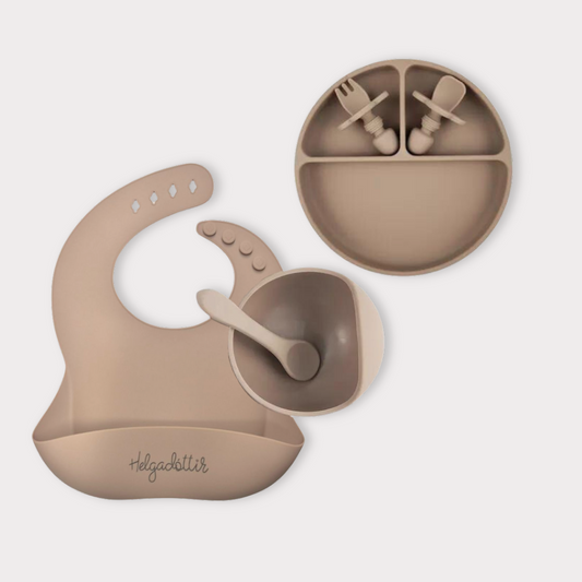 Gjafasett │ diskur, smekkur, skál, skeið og hnífapör│ Warm taupe