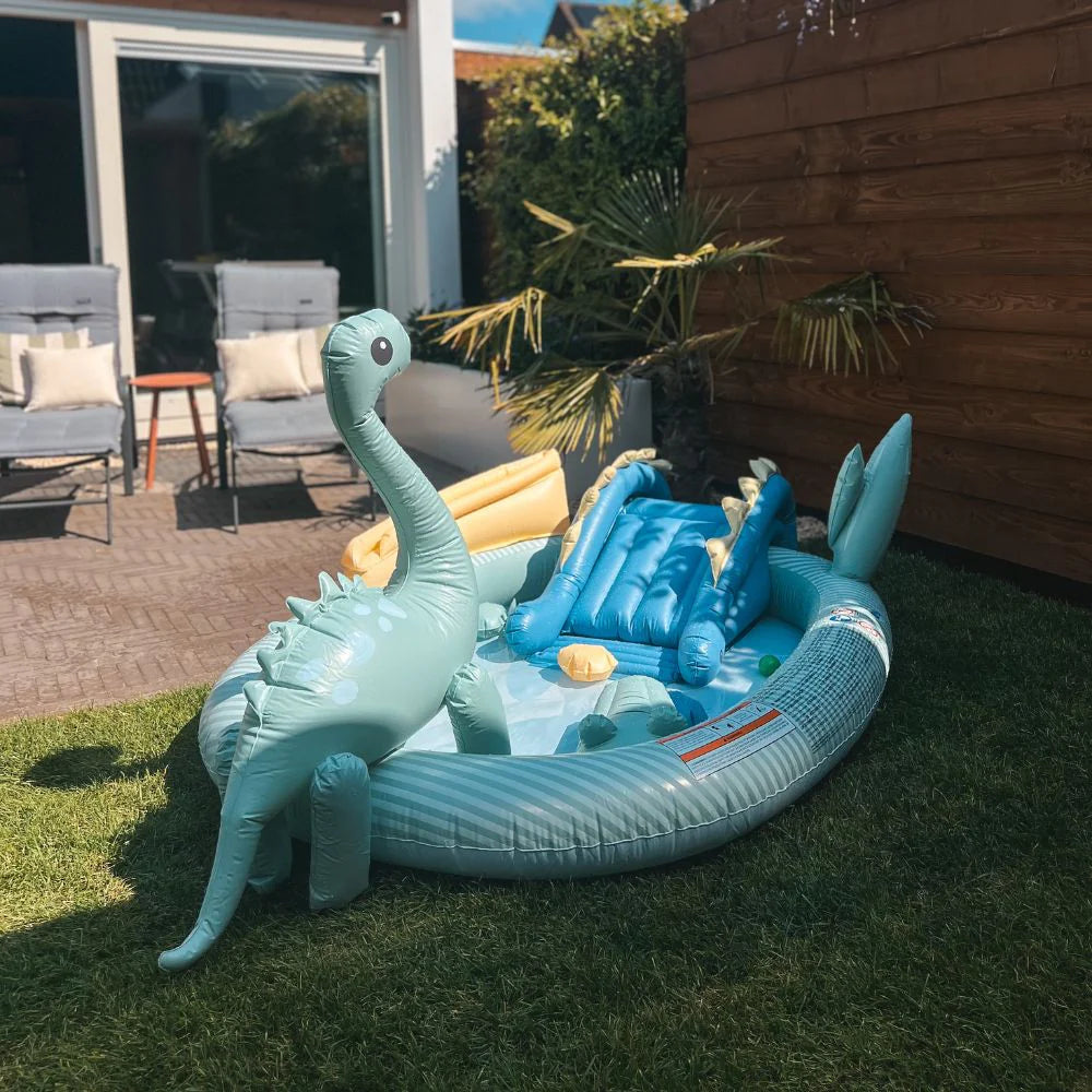 Leik Sundlaug │Dino